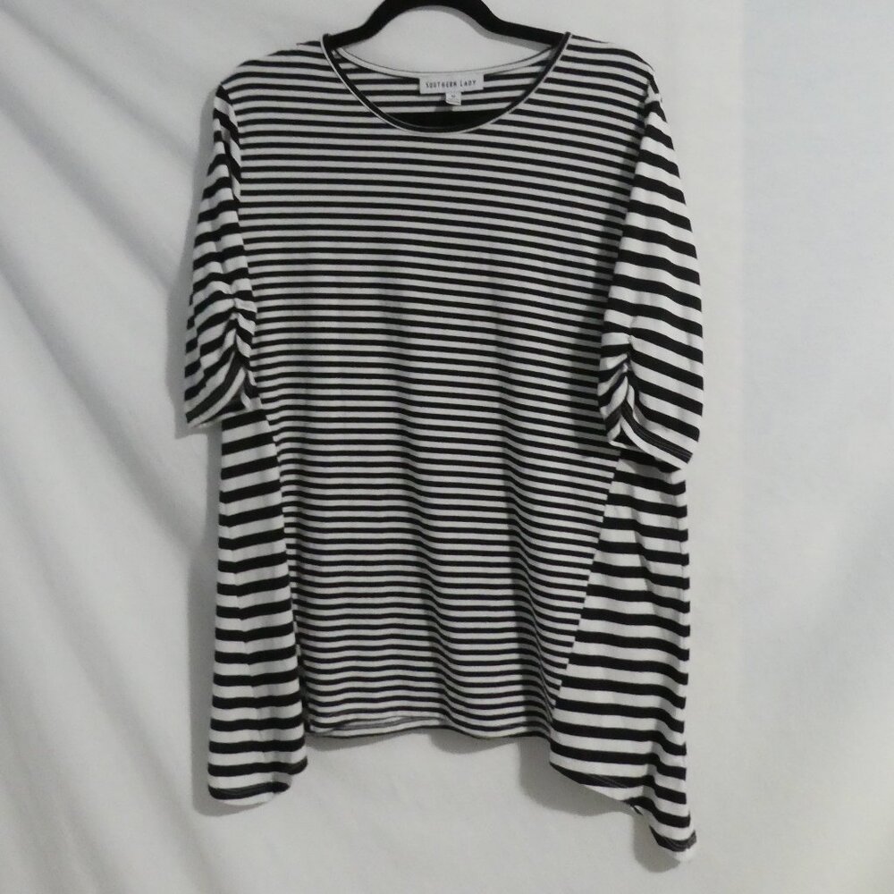 SOUTHERN LADY | medium | Striped Black and White Shirt